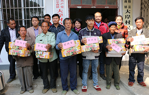 蒼梧縣總工會領(lǐng)導(dǎo)進(jìn)行慰問困難職工