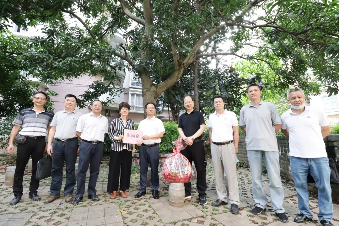 暖心！自治區(qū)總工會(huì)調(diào)研走訪慰問(wèn)組到我市開(kāi)展調(diào)研走訪慰問(wèn)活動(dòng)