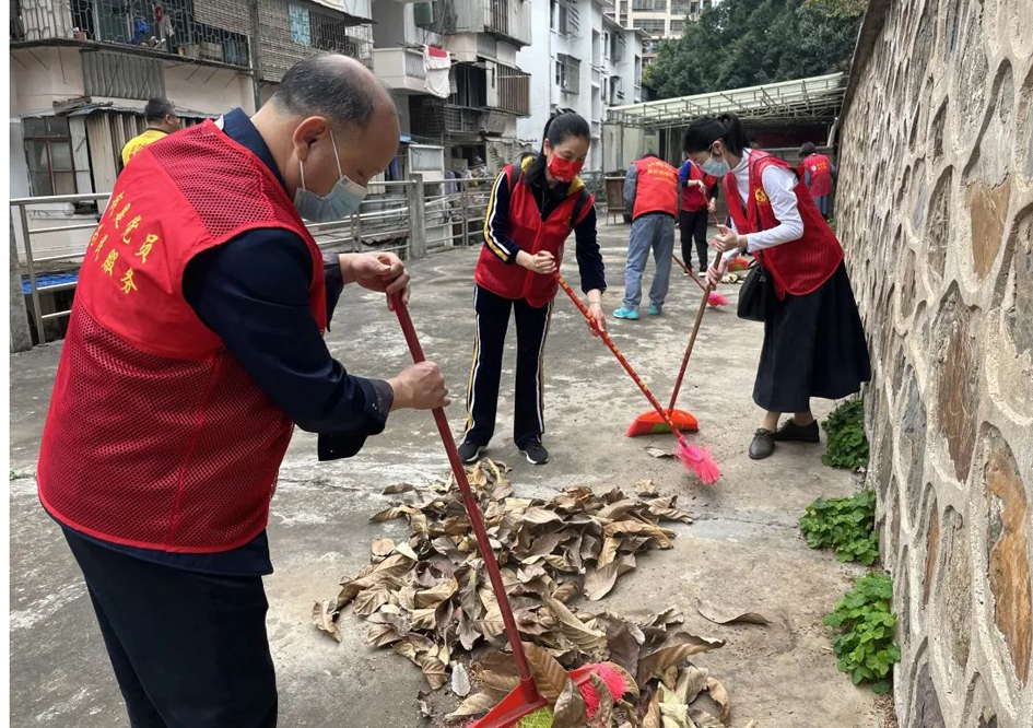 群力協(xié)作同清潔，學(xué)習(xí)雷鋒好榜樣
