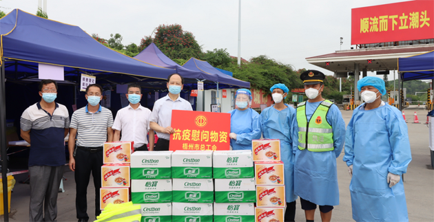 防疫有你 關(guān)愛(ài)有我丨市總工會(huì)慰問(wèn)堅(jiān)守疫情防控交通關(guān)卡一線工作人員