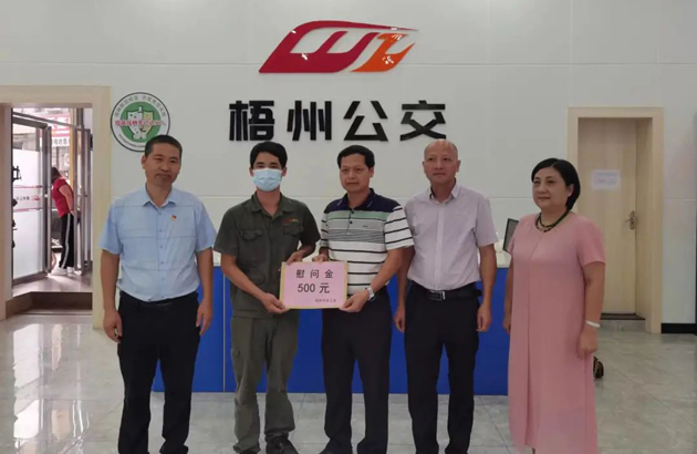 【喜迎二十大】慶豐收 迎盛會(huì) 丨梧州市總工會(huì)開展走訪慰問農(nóng)民工活動(dòng)