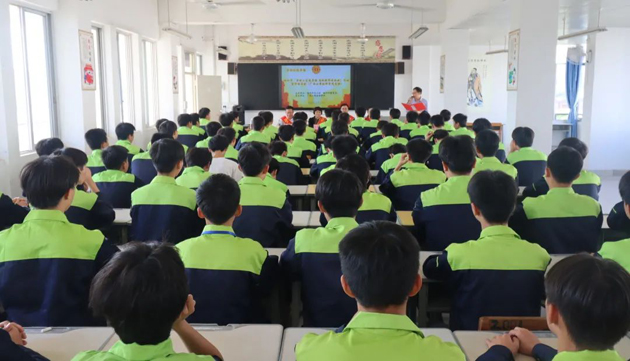 勞模精神進校園丨梧州市總工會“雙進”活動走進廣西工商技師學(xué)院