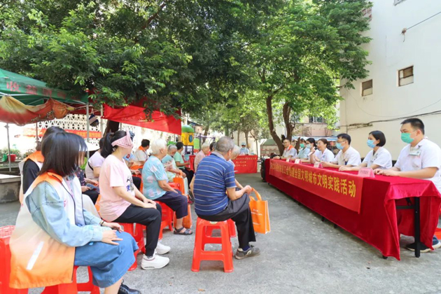 【創(chuàng)建全國(guó)文明城】關(guān)愛(ài)老人 傳遞愛(ài)心