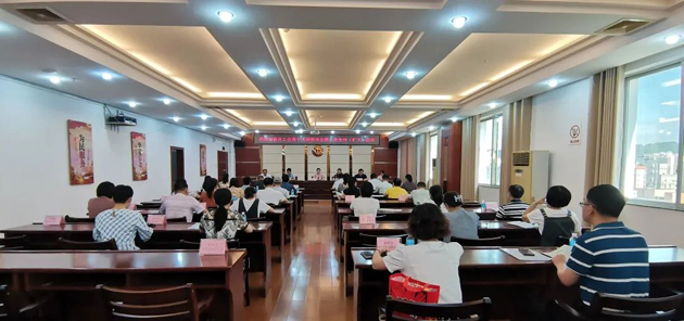 梧州市教育工會(huì)召開第十三屆委員會(huì)第二次全體（擴(kuò)大）會(huì)議
