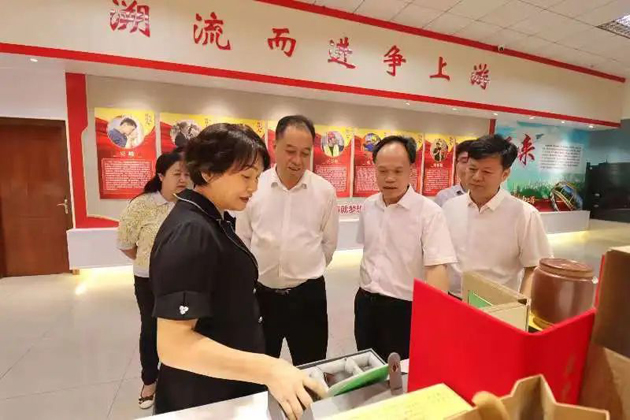 黃海華到我市開展產(chǎn)業(yè)工人隊伍建設(shè)改革工作調(diào)研