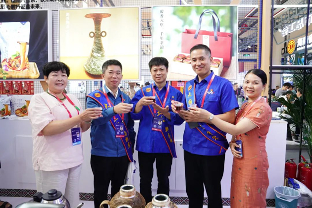 梧茶飄香展魅力，技能創(chuàng)新眾人捧丨梧州六堡茶亮相第二屆大國工匠創(chuàng)新交流大會