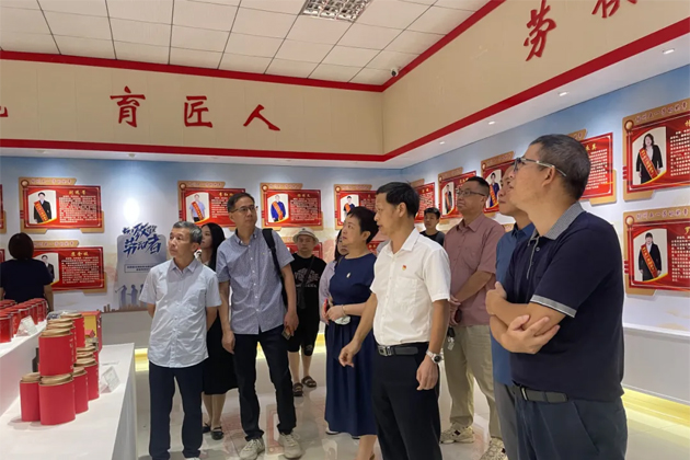 “融”合發(fā)展“總”有驚喜丨市總工會(huì)與市融媒體中心開(kāi)展黨工融合交流活動(dòng)