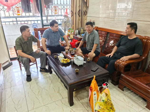 市金之盾保安公司工會(huì)開(kāi)展中秋節(jié)慰問(wèn)活動(dòng)