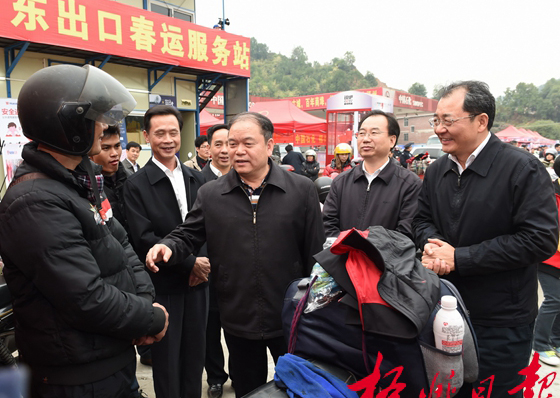 粵桂兩省(區(qū))領(lǐng)導(dǎo)檢查“暖流行動(dòng)”并開展志愿服務(wù)