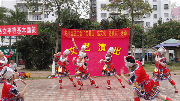 梧州龍圩區(qū)總工會深入開展“走基層 送文化 送歡樂”系列活動