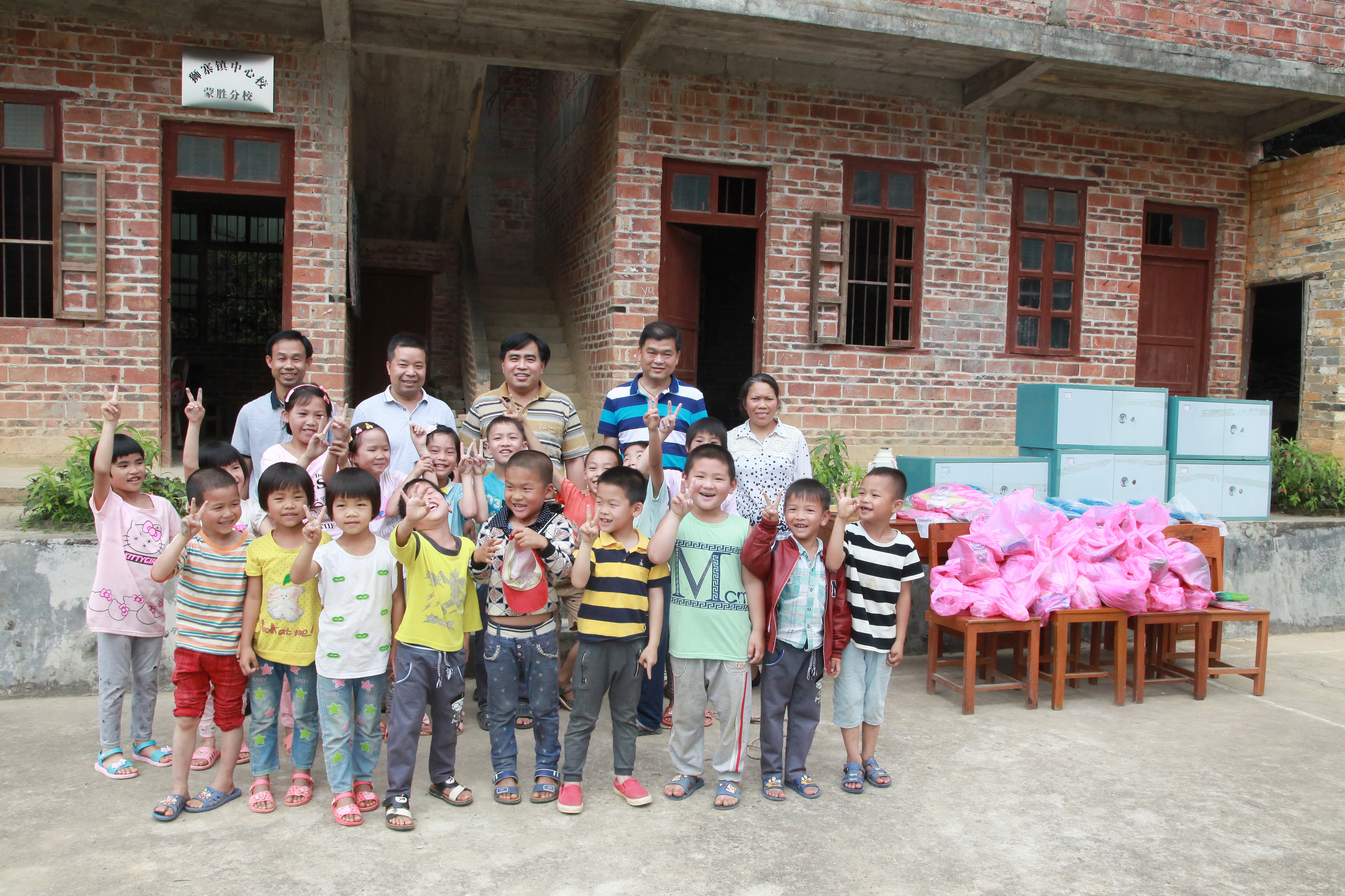 梧州桂江組織開展“慶六一 送關(guān)愛(ài)”慰問(wèn)活動(dòng)