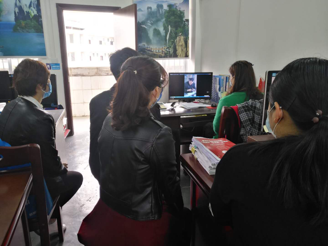 龍圩區(qū)總工會(huì)組織觀看國家安全教育日宣傳片