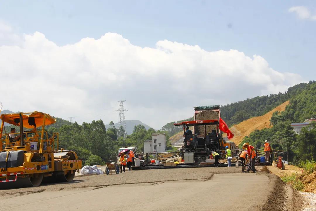 蒙山縣總工會模范引領(lǐng)加快荔玉高速公路蒙山段施工進(jìn)度
