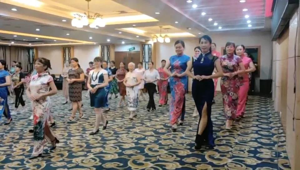 佛子礦工會(huì)開(kāi)展“女子學(xué)堂”禮儀培訓(xùn)