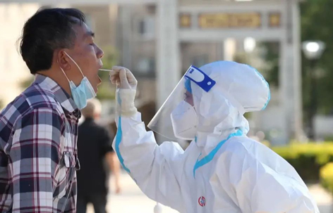 今天，看見她們