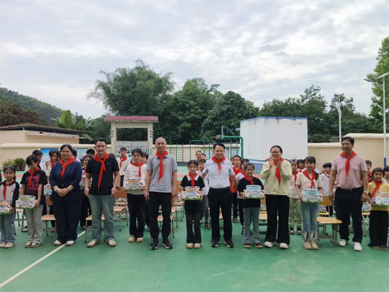 龍圩區(qū)總工會(huì)開(kāi)展“情暖六一 愛(ài)伴成長(zhǎng)”2025年“六一”兒童節(jié)關(guān)愛(ài)活動(dòng)