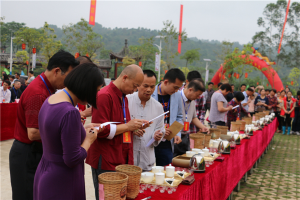 勞動(dòng)節(jié)里來比茶