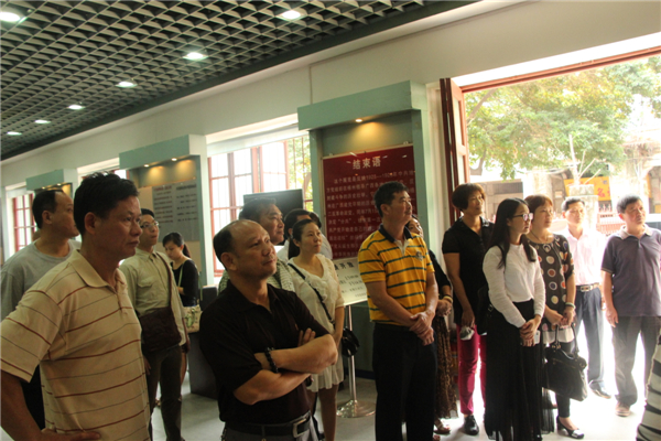 市總工會組織干部職工到地委、特委舊址參觀學(xué)習(xí)